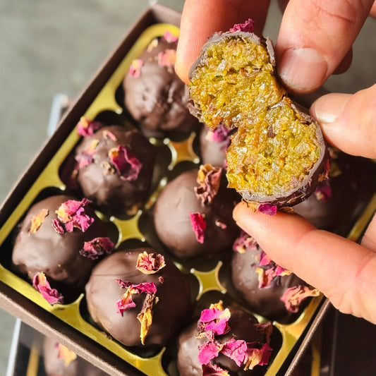 Dubai Kunafa Pistachio Chocolate Truffle (21 Pieces | 16.01 oz / 1 lb / 454g)